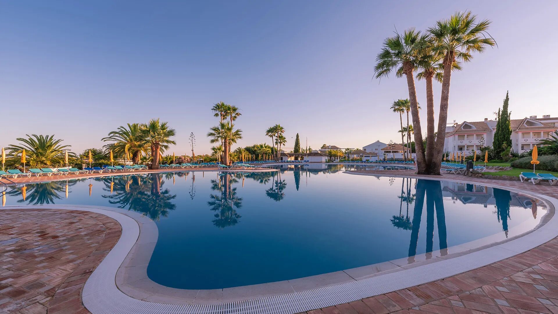 Golden Club Cabanas